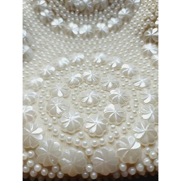 Vintage Cream Colored Pearlized Wrist Evening/Wedding Bag - Picture 9 of 12
